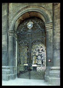 Puertas, panel de travesaño y remate del Edificio Clarendon, Oxford, c.1710